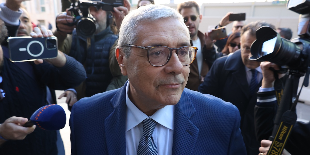 Arresti domiciliari per l'ex presidente siciliano Totò Cuffaro nell'inchiesta su corruzione e appalti irregolari