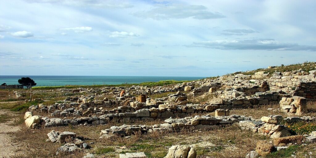 Arresti in Sicilia e Calabria per furto di beni archeologici, coinvolti 34 indagati