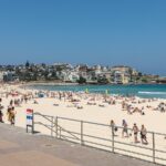 Attentato a Bondi Beach: sedici vittime, militanti dell'ISIS aprono il fuoco durante la celebrazione della Chanukkah