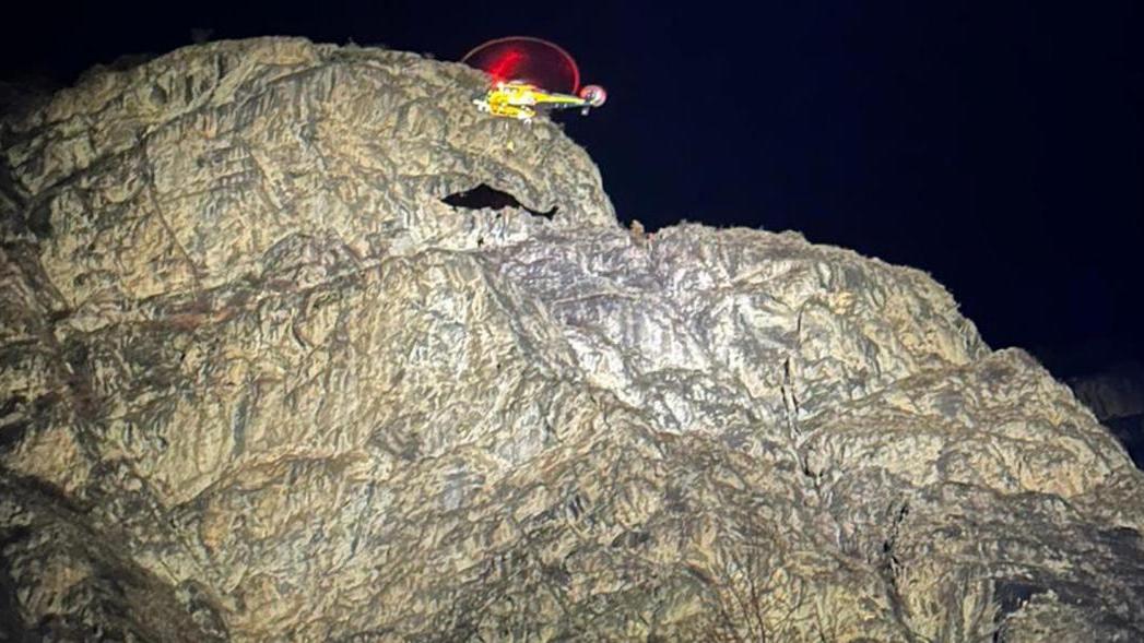 Bambino di dieci anni muore dopo essere caduto da una roccia a Laudes