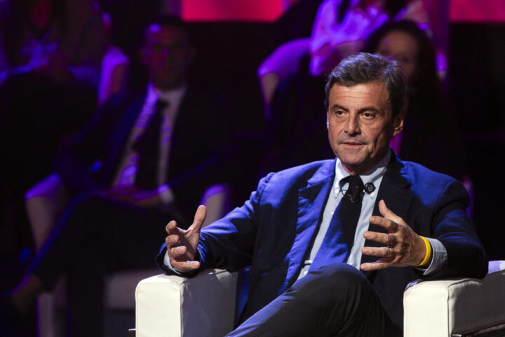 Calenda: «In Italia c'è una guerra ibrida e filoputiniani tra M5S e Lega»