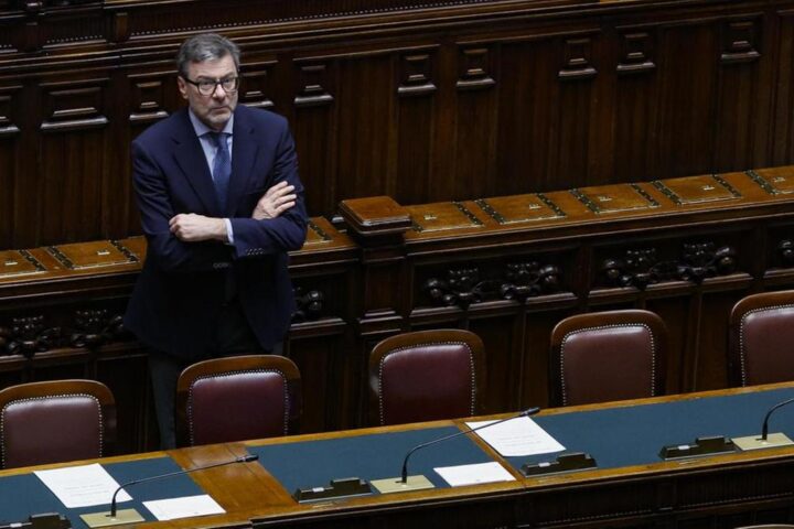 Camera approva la manovra in notturna, governo pone fiducia per evitare esercizio provvisorio