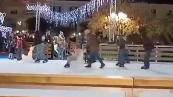 Campobasso, canzone fascista 'Faccetta Nera' su pista di pattinaggio: reazioni critiche