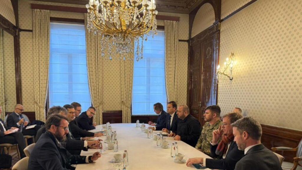 Cancellato l’incontro tra Witkoff e Zelensky a Bruxelles, accordo per stop al gas russo entro il 2026