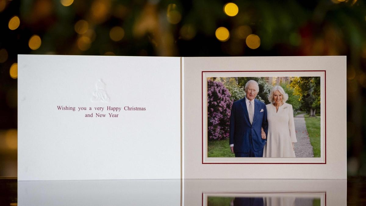 Carlo e Camilla presentano gli auguri natalizi con una foto scattata a Roma