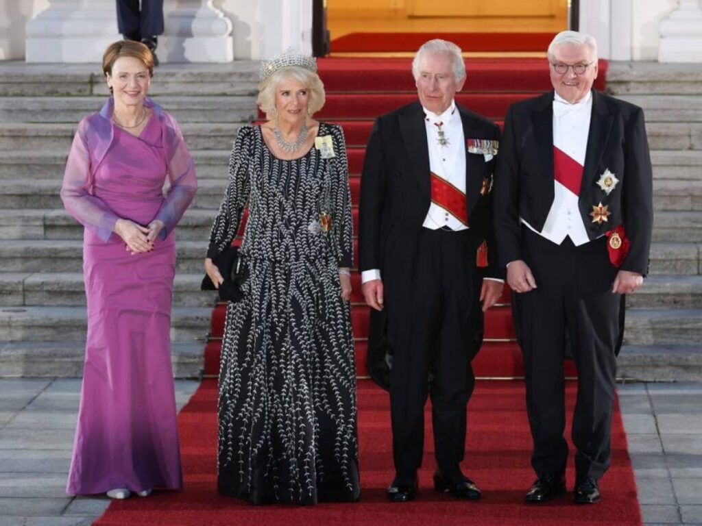 Carlo III dà il benvenuto al presidente Steinmeier a Windsor, prima visita di Stato dal 1998