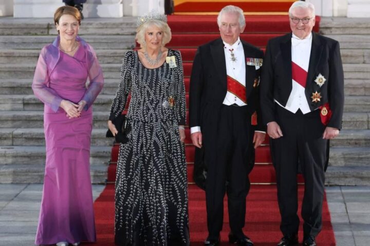 Carlo III dà il benvenuto al presidente Steinmeier a Windsor, prima visita di Stato dal 1998