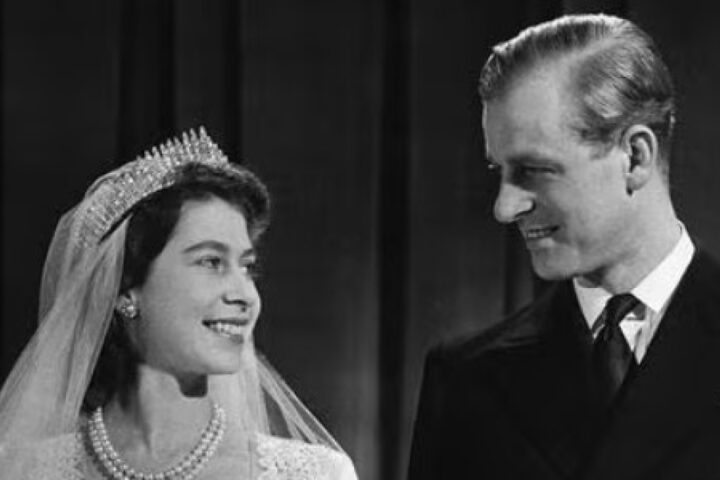 Centenario di Elisabetta II: a Londra un ponte e 200 abiti per celebrarla nel 2026