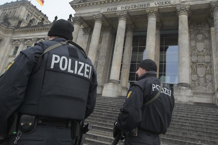 Cinque arresti in Baviera per un attentato pianificato a un mercatino di Natale