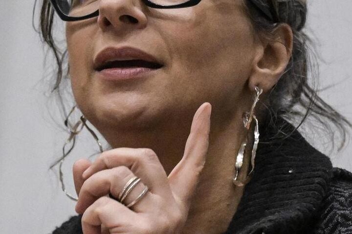 Cittadinanza onoraria ad Albanese: Bologna la mantiene, Firenze si ritira