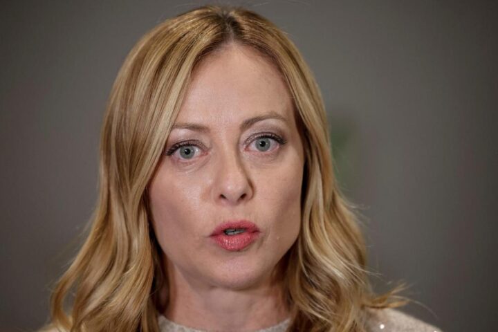 Corso di laurea negato ai militari, Meloni: “Scelta che viola la costituzione”