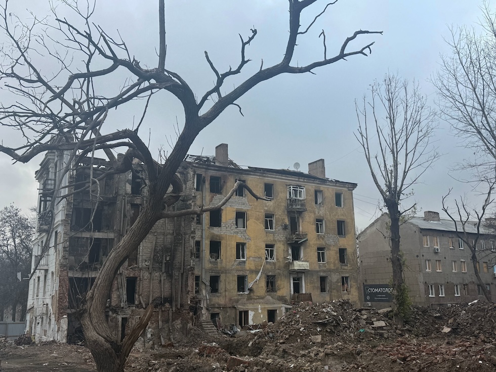 Daniele Raineri racconta la vita a Kramatorsk tra bombardamenti e fast food