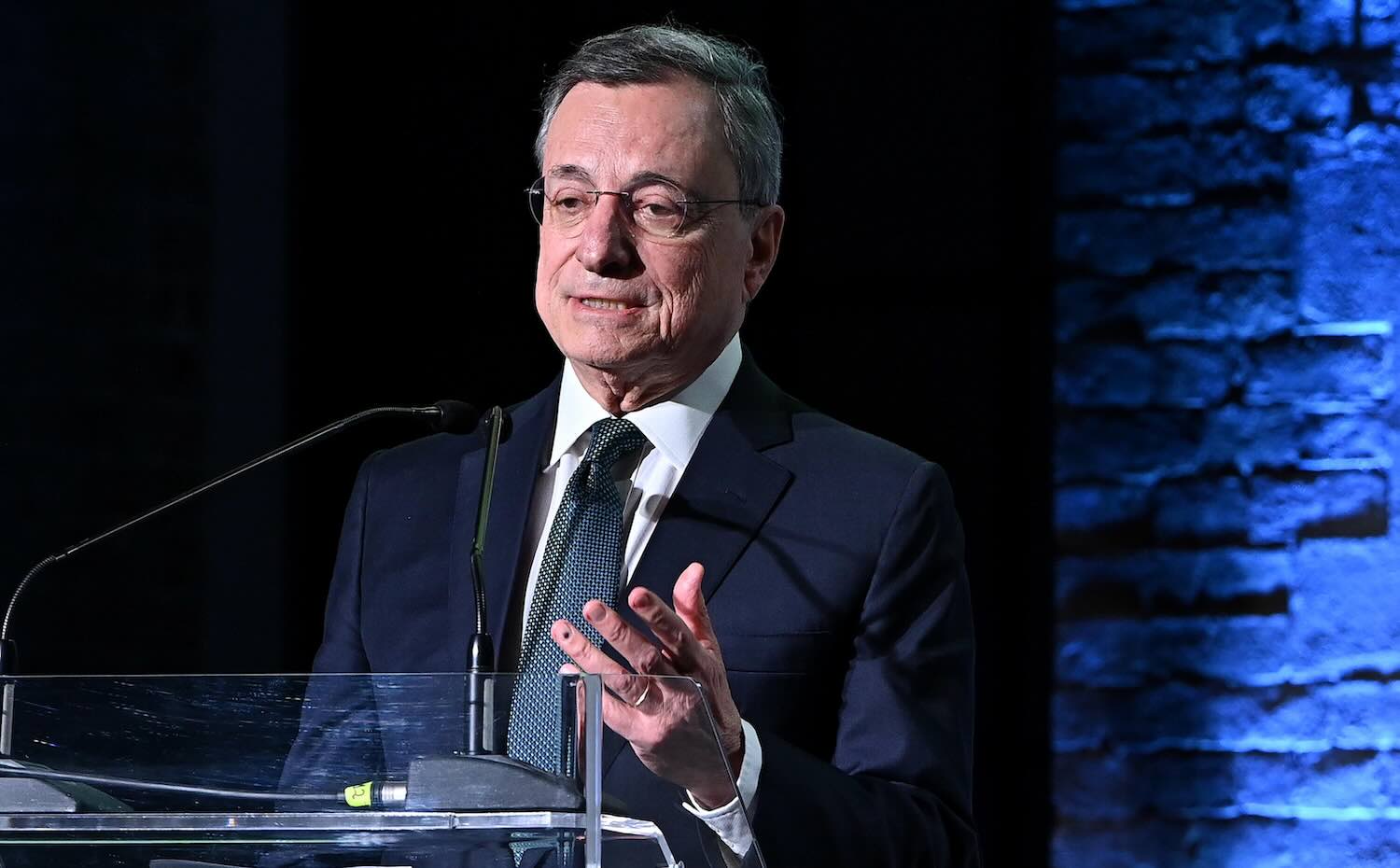 Draghi ai giovani: «Dovete pretendere di più da Italia ed Europa» per un boom economico con l’AI