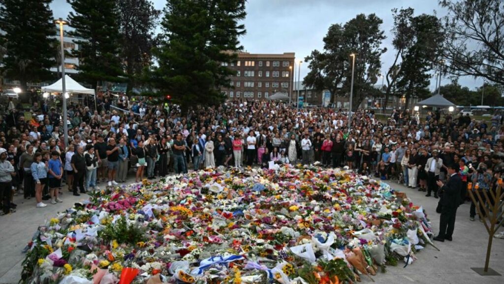 Due killer legati all'Isis colpiscono Bondi Beach: Albanese promette restrizioni sulle armi