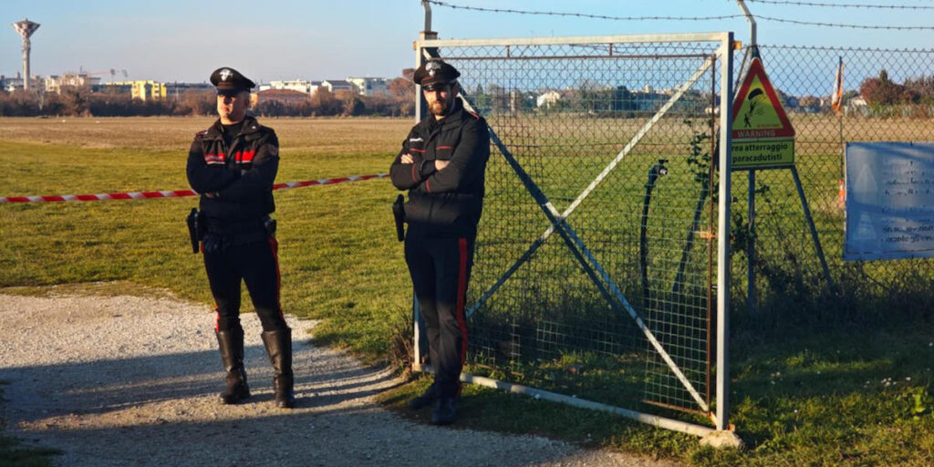 Due morti in un incidente di paracadutismo a Fano, Marche