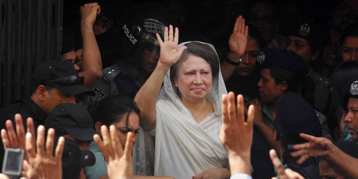 È morta a 80 anni Khaleda Zia, ex prima ministra del Bangladesh e leader del BNP