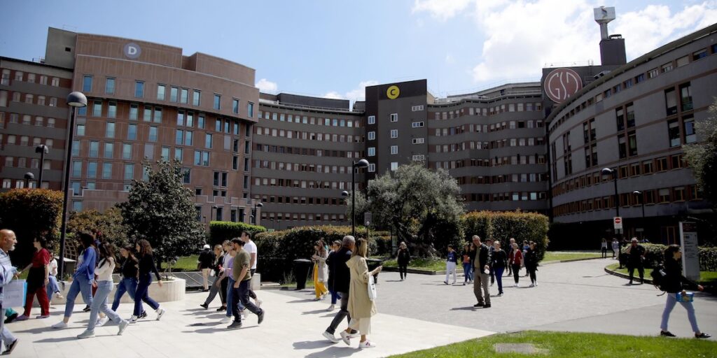 Francesco Galli si dimette dall'ospedale San Raffaele di Milano dopo critiche sui servizi infermieristici esterni