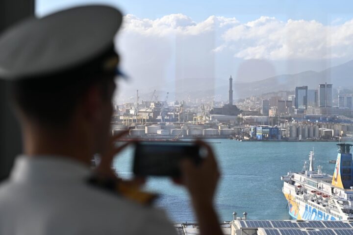 Genova introduce una tassa di tre euro per i passeggeri di traghetti e crociere