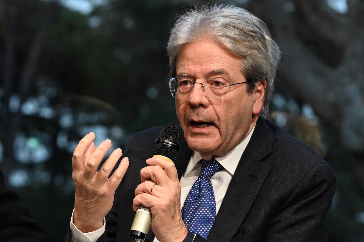 Gentiloni avverte: il documento Usa segna il divorzio transatlantico e critica Meloni per la sua miopia