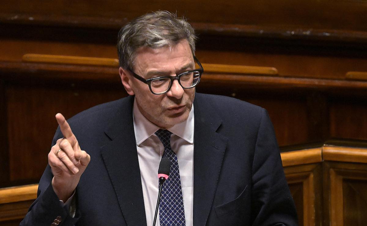 Giorgetti presenta la manovra del governo Meloni: fiducia sulla Legge di Bilancio 2026 e riforme in sanità e pensioni