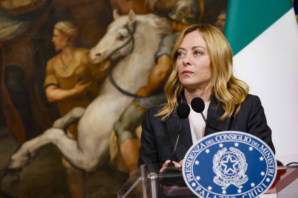 Giorgia Meloni critica l'università di Bologna per aver negato un corso ai giovani dell'Esercito