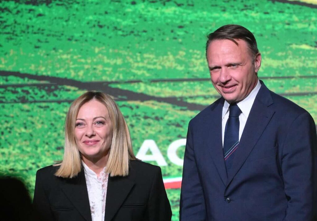 Giorgia Meloni sorprende i ministri con regali «made in Italy» prima di Natale