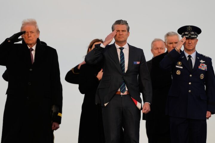 Gli Stati Uniti eseguono attacchi aerei contro l'ISIS in Siria come risposta all'uccisione di tre americani