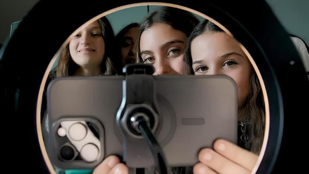 Gori chiede a Meloni di approvare legge per vietare social media ai minori di 15 anni