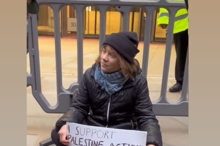 Greta Thunberg arrestata a Londra durante manifestazione per detenuti di Palestine Action