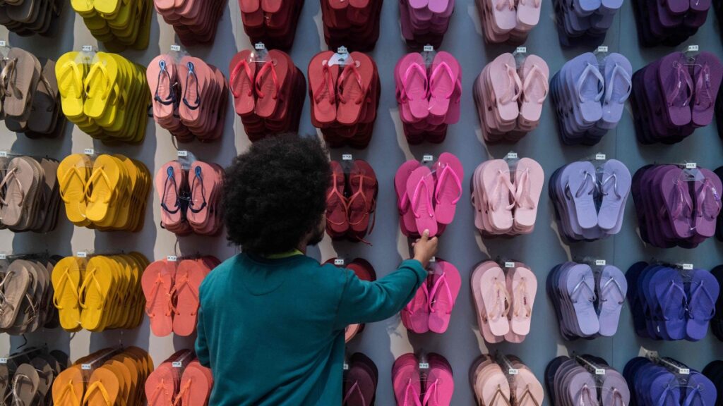 Havaianas in Brasile, polemica per lo spot che invita a non iniziare con il piede destro