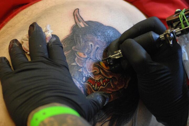 I tatuaggi mettono a rischio il sistema immunitario, accumulando pigmenti tossici nei linfonodi