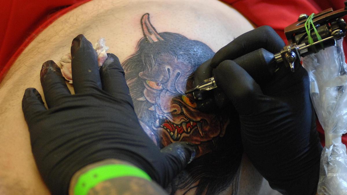 I tatuaggi mettono a rischio il sistema immunitario, accumulando pigmenti tossici nei linfonodi