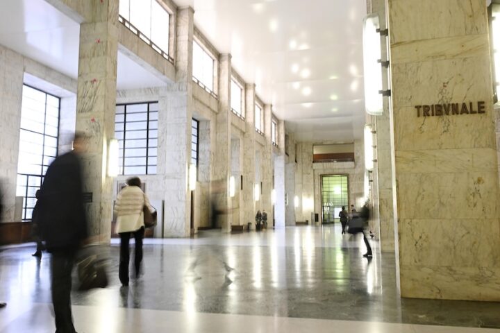 Il giudice di Milano approva risarcimento di 25mila euro a ragazza per revenge porn da Leonardo La Russa