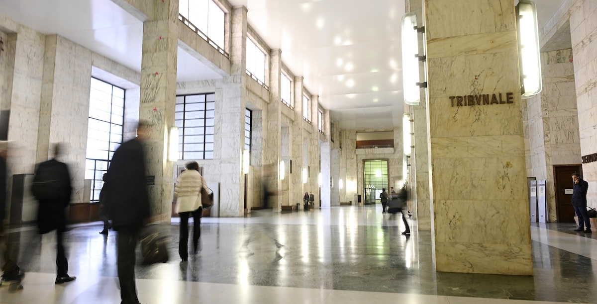 Il giudice di Milano approva risarcimento di 25mila euro a ragazza per revenge porn da Leonardo La Russa