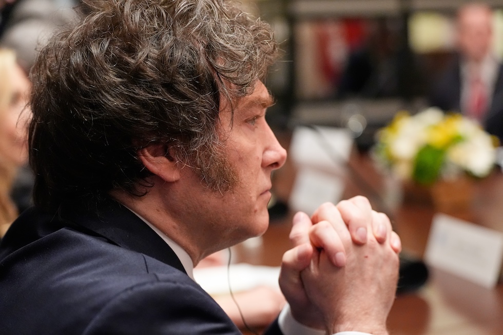 Il governo Milei ostacola l'accesso all'aborto: difficoltà crescenti per le donne argentine