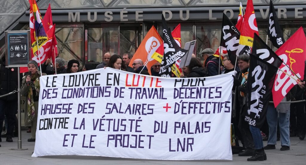 Il Louvre riapre dopo uno sciopero contro le condizioni lavorative e il sottofinanziamento