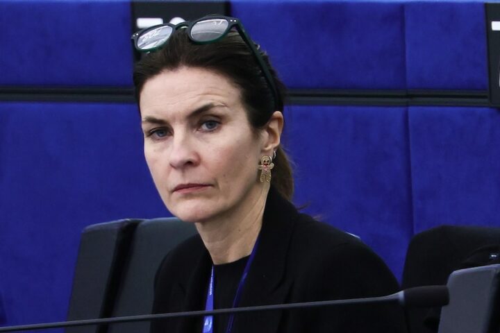 Il Parlamento Europeo revoca l'immunità all'eurodeputata Alessandra Moretti, coinvolta nel Qatargate