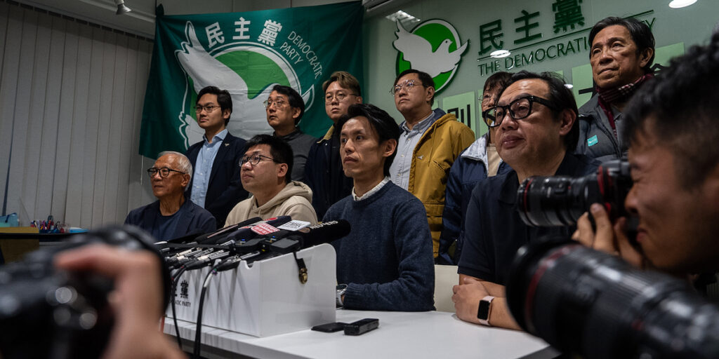 Il Partito democratico di Hong Kong approva la risoluzione per ufficializzare il suo smantellamento