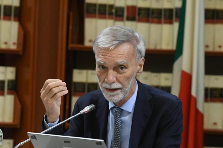 Il Pd e la controversia sull'antisemitismo: intellettuali si oppongono al ddl di Delrio