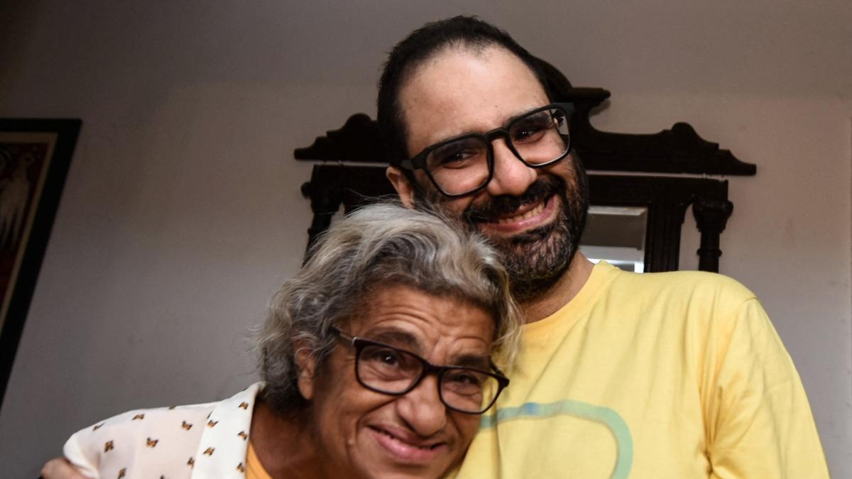 Il ritorno di Alaa Abd el-Fattah nel Regno Unito solleva polemiche sulla sua cittadinanza