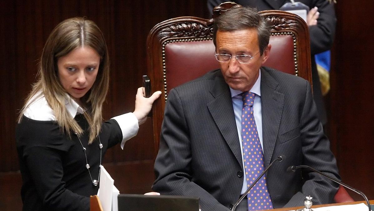 Il ritorno di Fini ad Atreju: pentimento per lo scioglimento di An e sfide alla sinistra