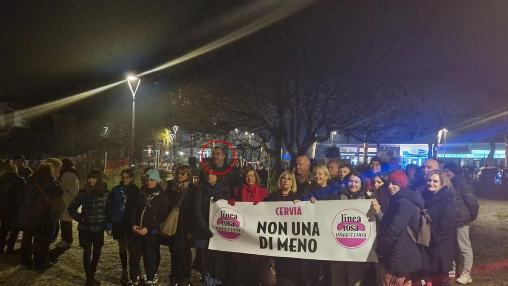 Il sindaco di Cervia indagato per maltrattamenti sulla moglie non si dimette per ora