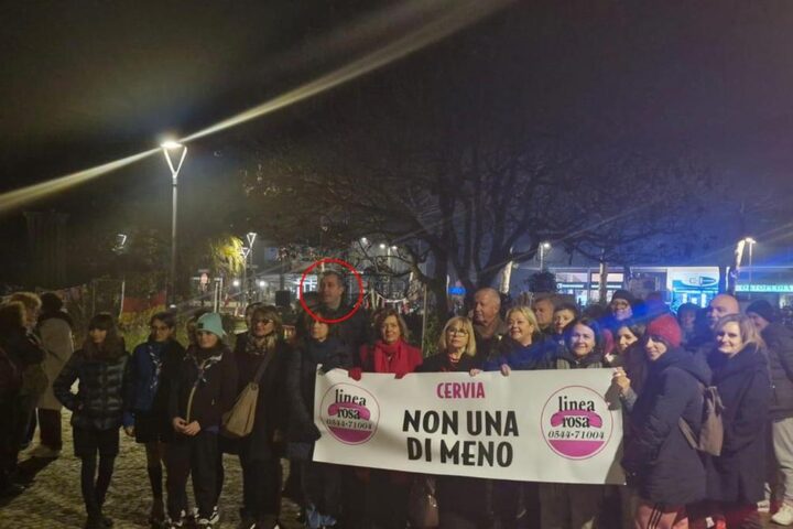 Il sindaco di Cervia indagato per maltrattamenti sulla moglie non si dimette per ora