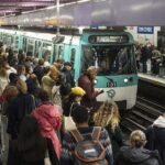 Il sospetto di aver accoltellato tre donne nella metro di Parigi trasferito in ospedale psichiatrico