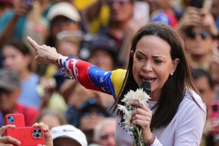 Incerta partecipazione di Maria Corina Machado alla cerimonia del Nobel a Oslo dopo l'annullamento della conferenza stampa