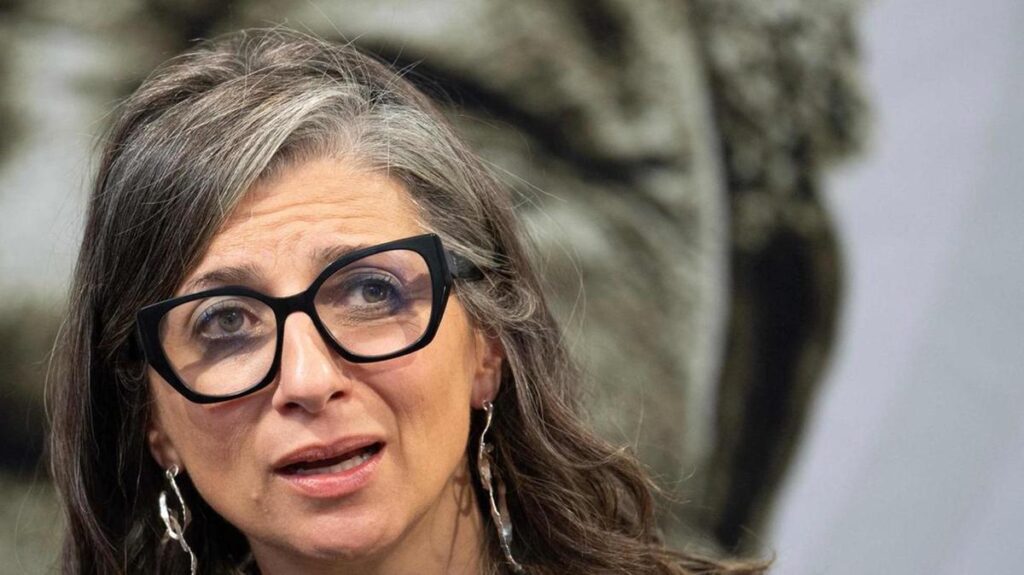 Ispettori nelle scuole toscane dopo gli incontri con Francesca Albanese sulla situazione a Gaza