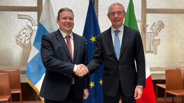 Italia e Finlandia: incontro tra Adolfo Urso e Ville Tavio per rafforzare cooperazione tecnologica e spaziale