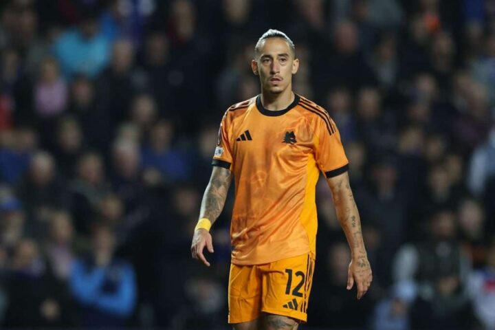 Kostas Tsimikas in difficoltà a Roma: complicazioni per un ritorno a Liverpool