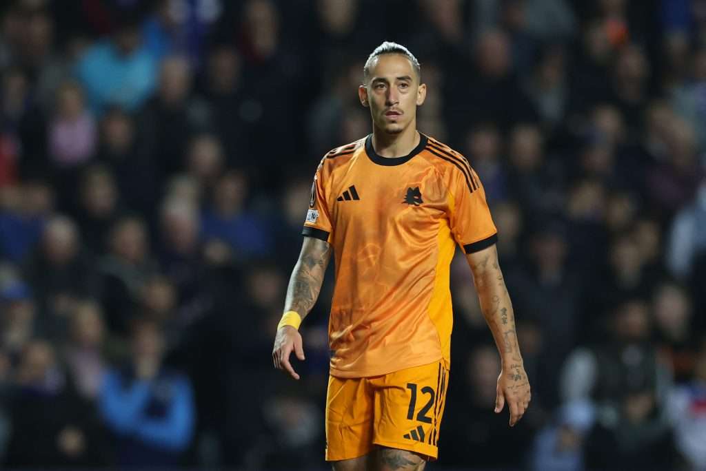 Kostas Tsimikas in difficoltà a Roma: complicazioni per un ritorno a Liverpool