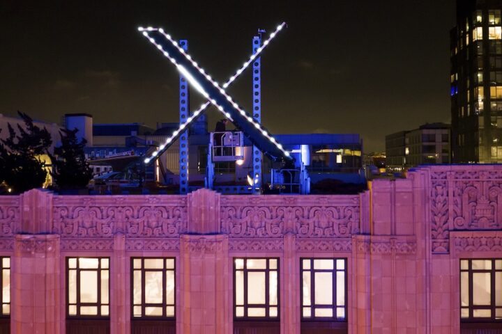 La Commissione Europea multa X di 120 milioni per violazioni del Digital Services Act